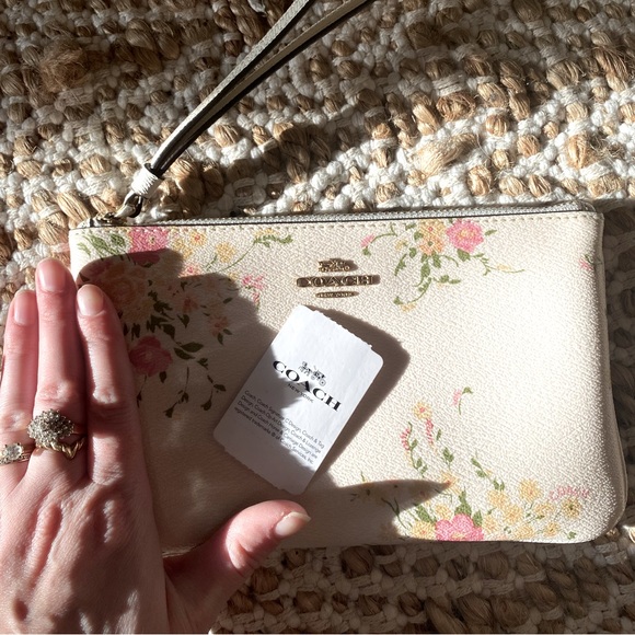 Large Floral Coach Wristlet never used - Picture 5 of 5